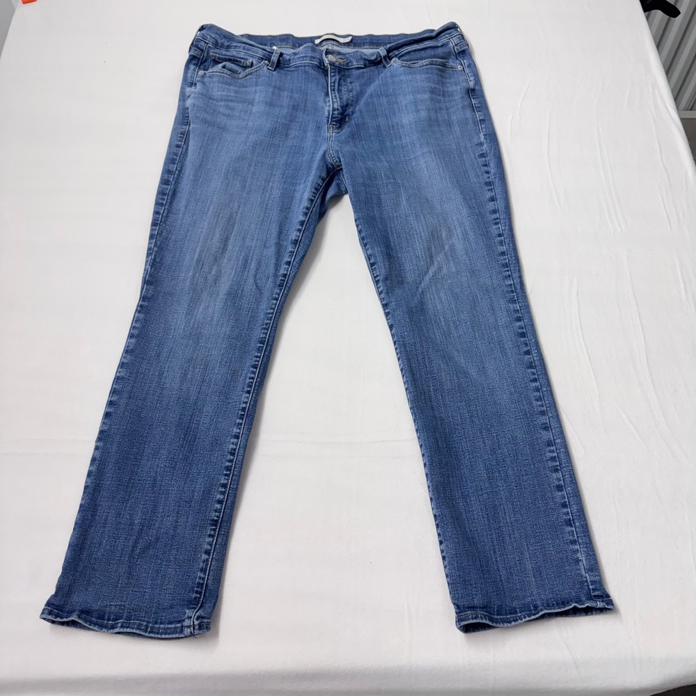 Levis Classic Straight Leg Jeans Womens 20W Medium Wash Denim 23648-0051